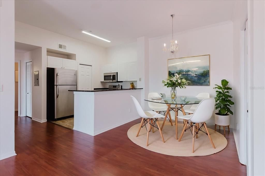 На продажу: $199,900 (2 спален, 1 ванн, 961 Квадратных фут)