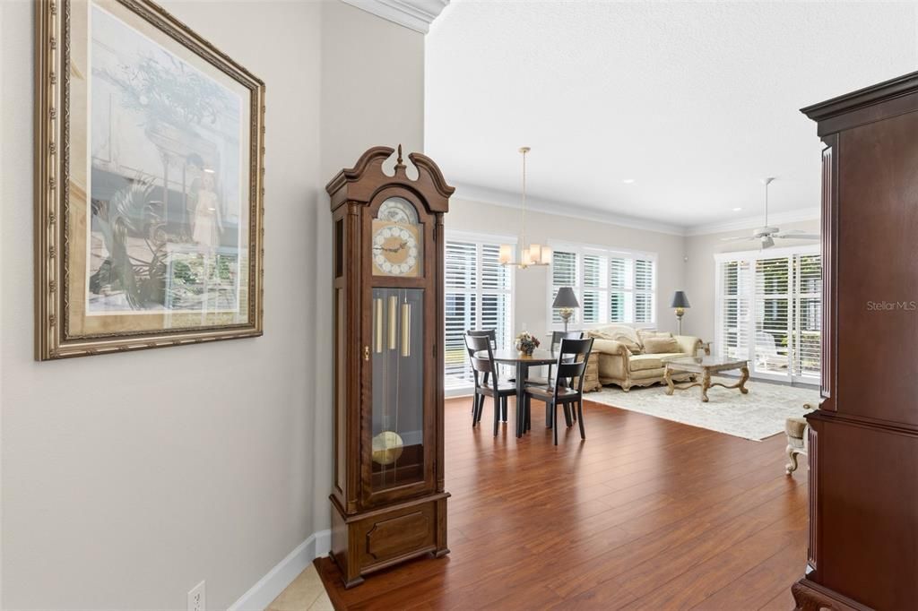 Под контрактом: $425,000 (2 спален, 2 ванн, 1837 Квадратных фут)