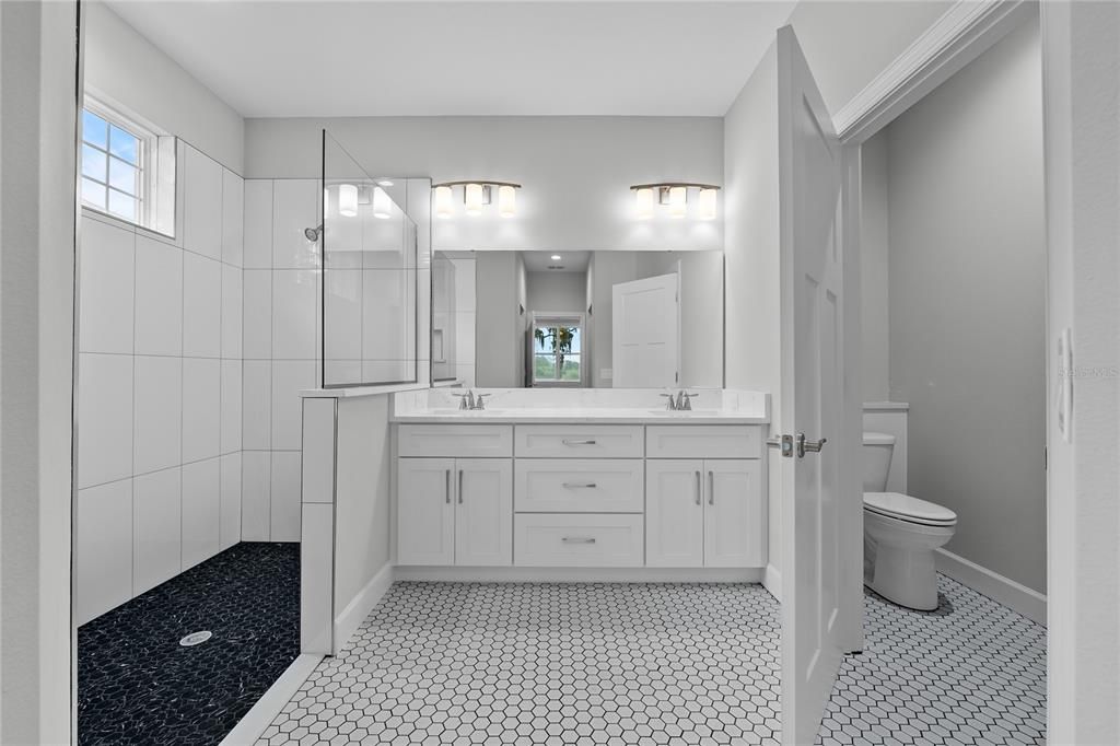 En Venta: $499,000 (4 camas, 2 baños, 2379 Pies cuadrados)