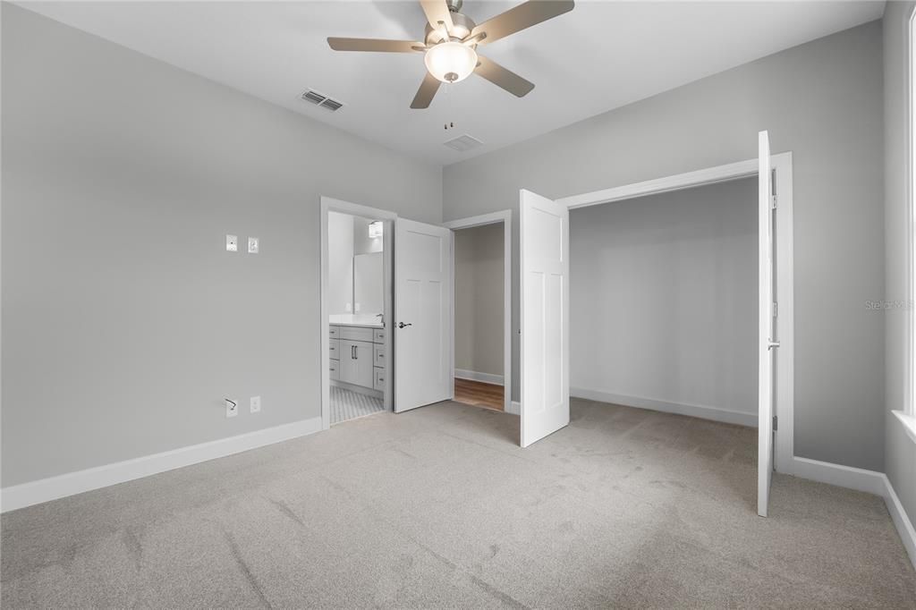 En Venta: $499,000 (4 camas, 2 baños, 2379 Pies cuadrados)