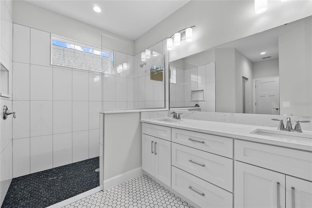 En Venta: $499,000 (4 camas, 2 baños, 2379 Pies cuadrados)