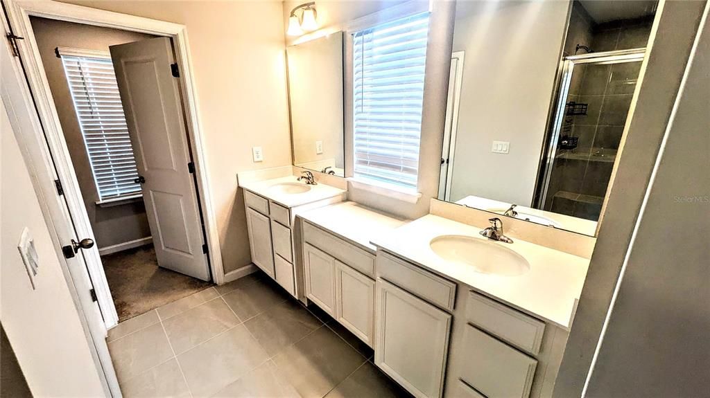 Под контрактом: $2,600 (4 спален, 2 ванн, 2046 Квадратных фут)