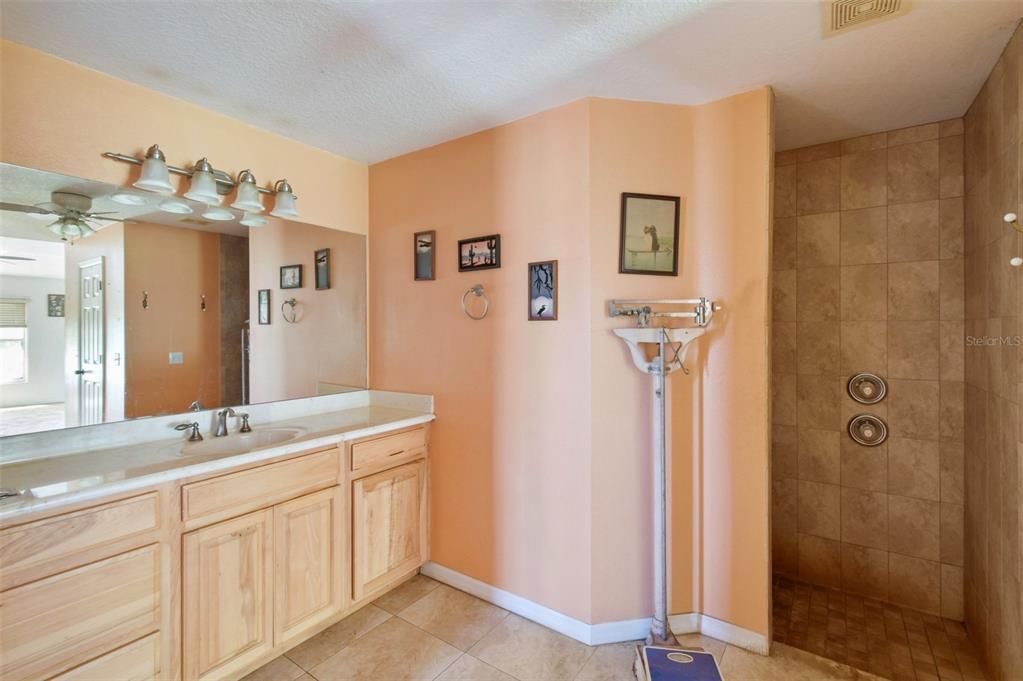 Active With Contract: $544,900 (3 beds, 2 baths, 1837 Square Feet)