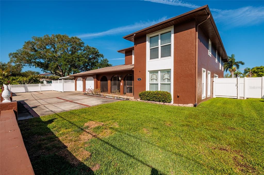 For Sale: $1,820,000 (5 beds, 3 baths, 3298 Square Feet)