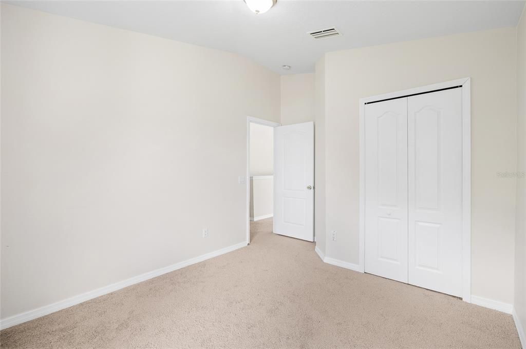 Activo con contrato: $305,000 (4 camas, 2 baños, 1754 Pies cuadrados)