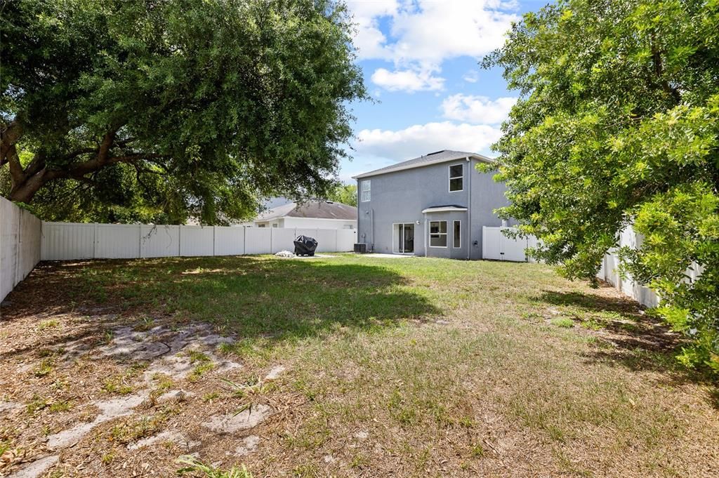 Activo con contrato: $305,000 (4 camas, 2 baños, 1754 Pies cuadrados)