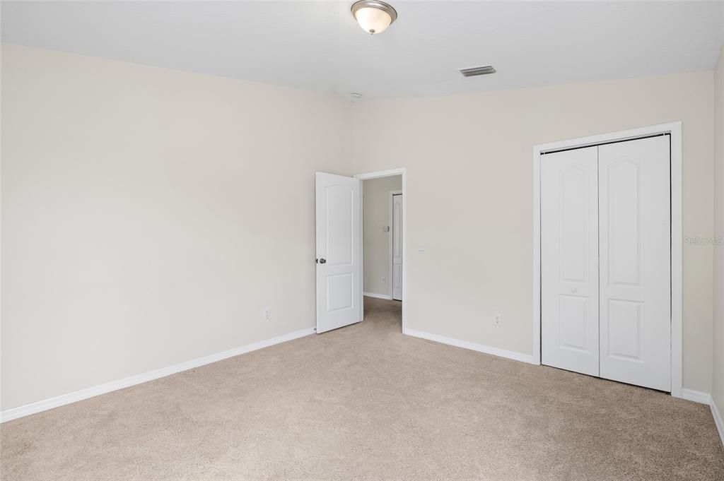 Activo con contrato: $305,000 (4 camas, 2 baños, 1754 Pies cuadrados)