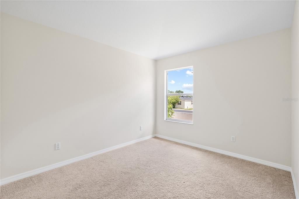 Activo con contrato: $305,000 (4 camas, 2 baños, 1754 Pies cuadrados)