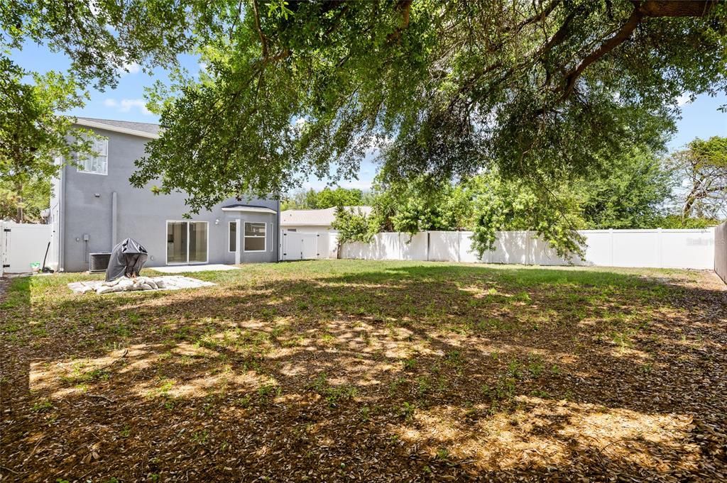 Activo con contrato: $305,000 (4 camas, 2 baños, 1754 Pies cuadrados)