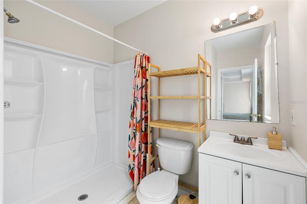 Activo con contrato: $305,000 (4 camas, 2 baños, 1754 Pies cuadrados)