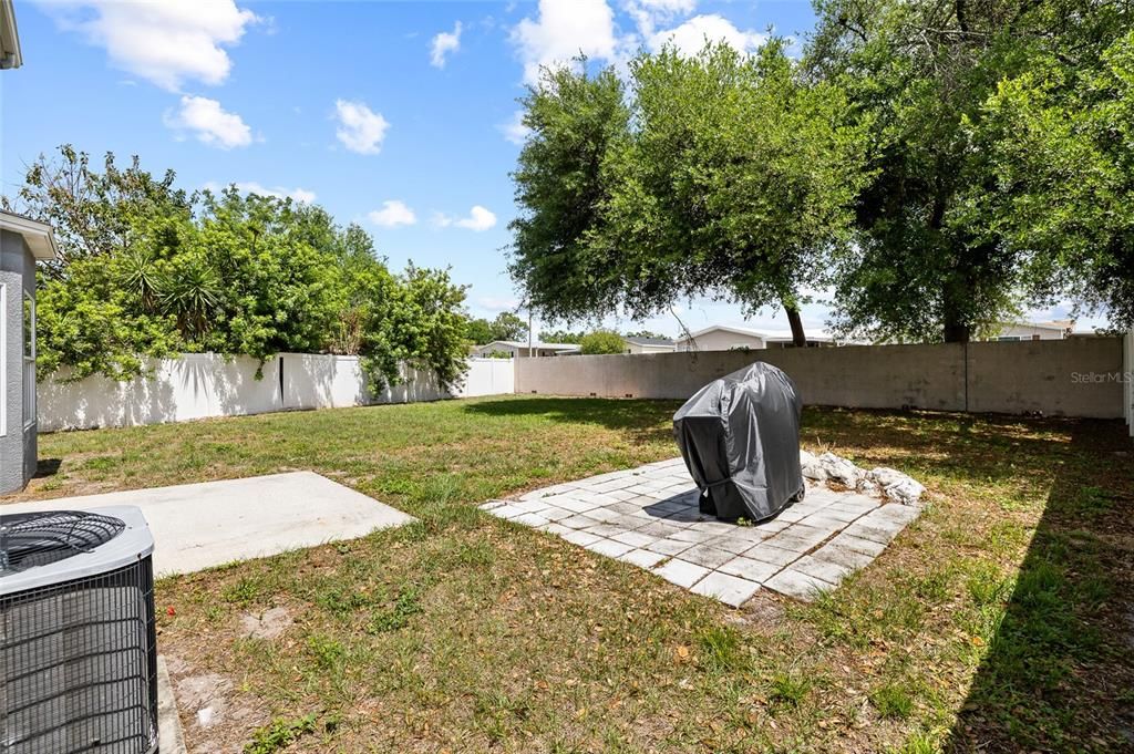 Activo con contrato: $305,000 (4 camas, 2 baños, 1754 Pies cuadrados)