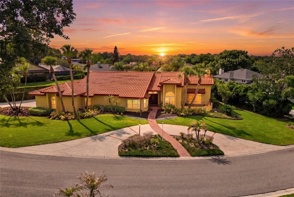 Под контрактом: $819,900 (3 спален, 2 ванн, 3474 Квадратных фут)