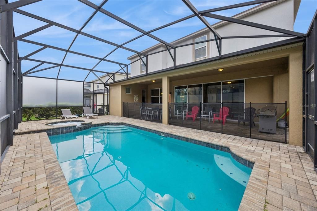 Active With Contract: $699,000 (9 beds, 6 baths, 4363 Square Feet)
