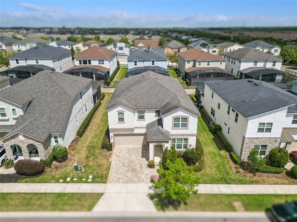 Active With Contract: $699,000 (9 beds, 6 baths, 4363 Square Feet)