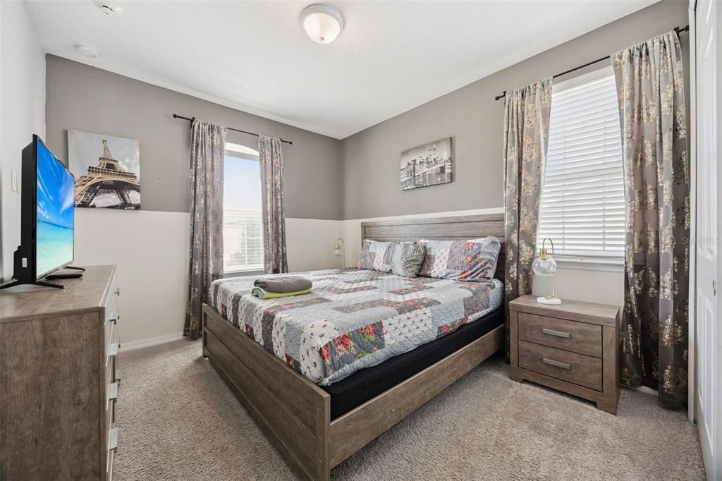 Active With Contract: $699,000 (9 beds, 6 baths, 4363 Square Feet)