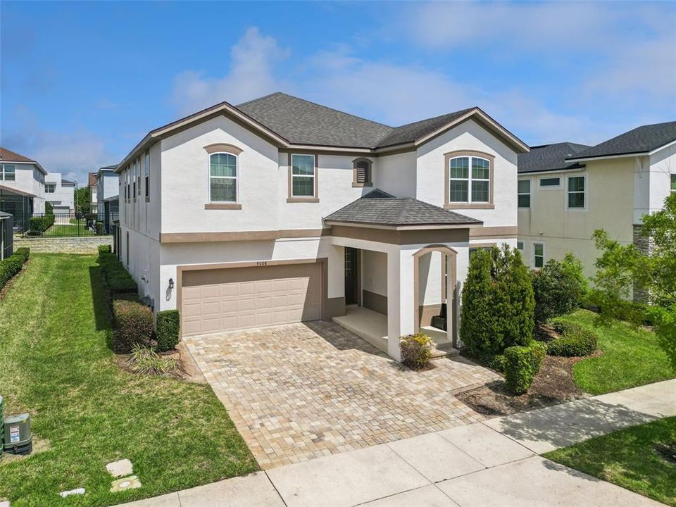 Active With Contract: $699,000 (9 beds, 6 baths, 4363 Square Feet)