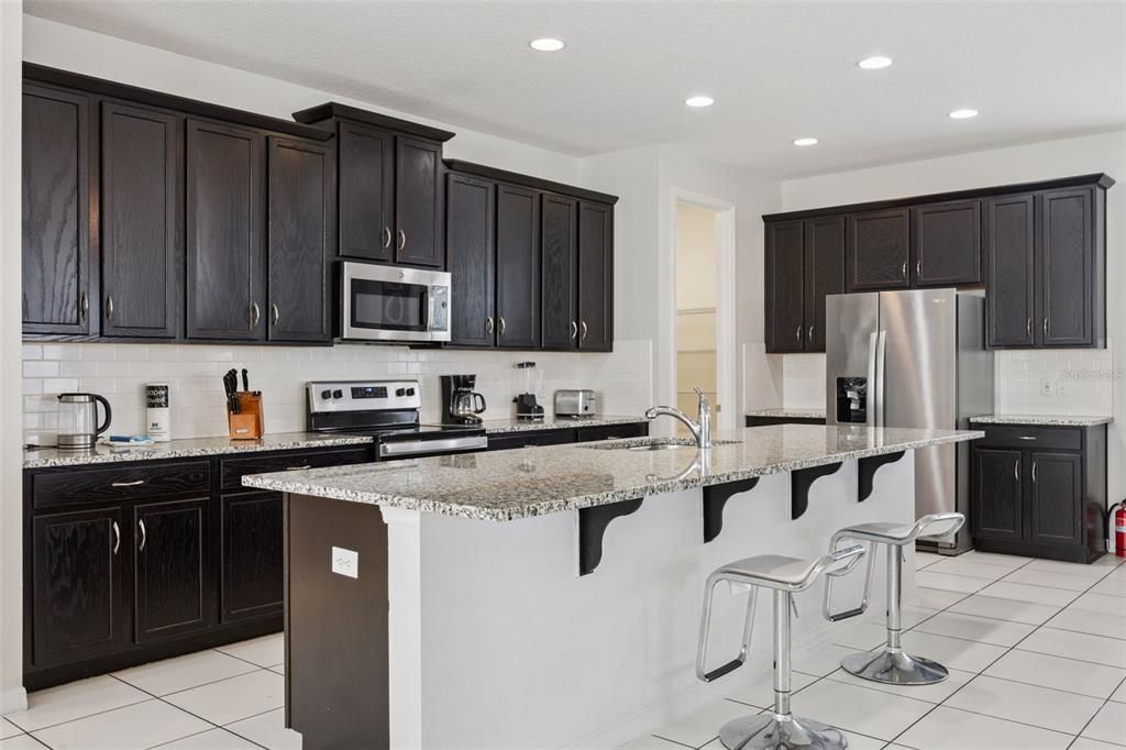 Active With Contract: $699,000 (9 beds, 6 baths, 4363 Square Feet)