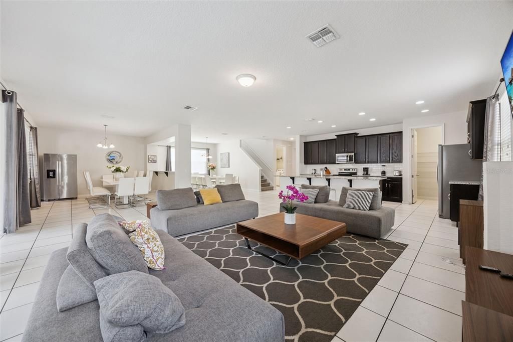 Active With Contract: $699,000 (9 beds, 6 baths, 4363 Square Feet)