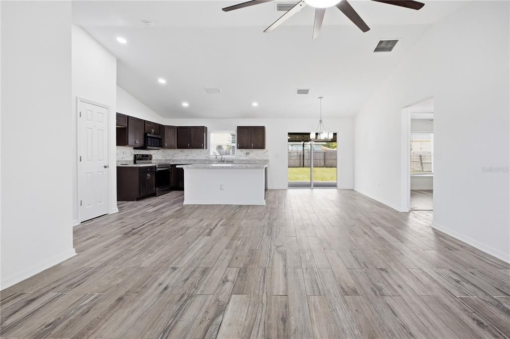 En Venta: $229,900 (3 camas, 2 baños, 1398 Pies cuadrados)