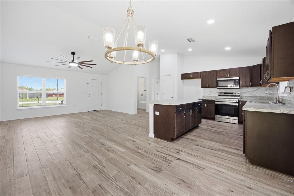 En Venta: $229,900 (3 camas, 2 baños, 1398 Pies cuadrados)