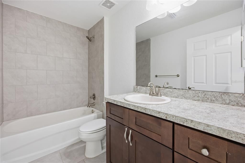 En Venta: $229,900 (3 camas, 2 baños, 1398 Pies cuadrados)