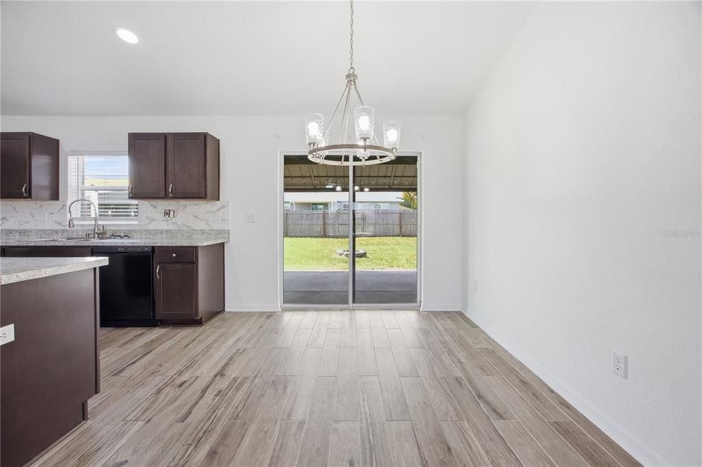 En Venta: $229,900 (3 camas, 2 baños, 1398 Pies cuadrados)