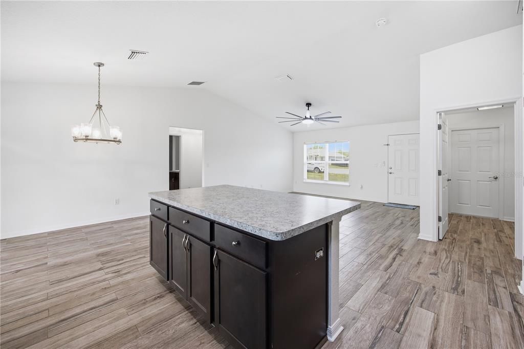 En Venta: $229,900 (3 camas, 2 baños, 1398 Pies cuadrados)