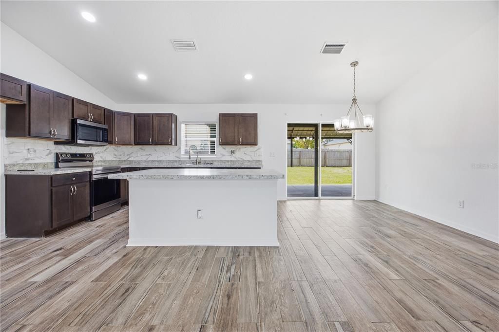 En Venta: $229,900 (3 camas, 2 baños, 1398 Pies cuadrados)