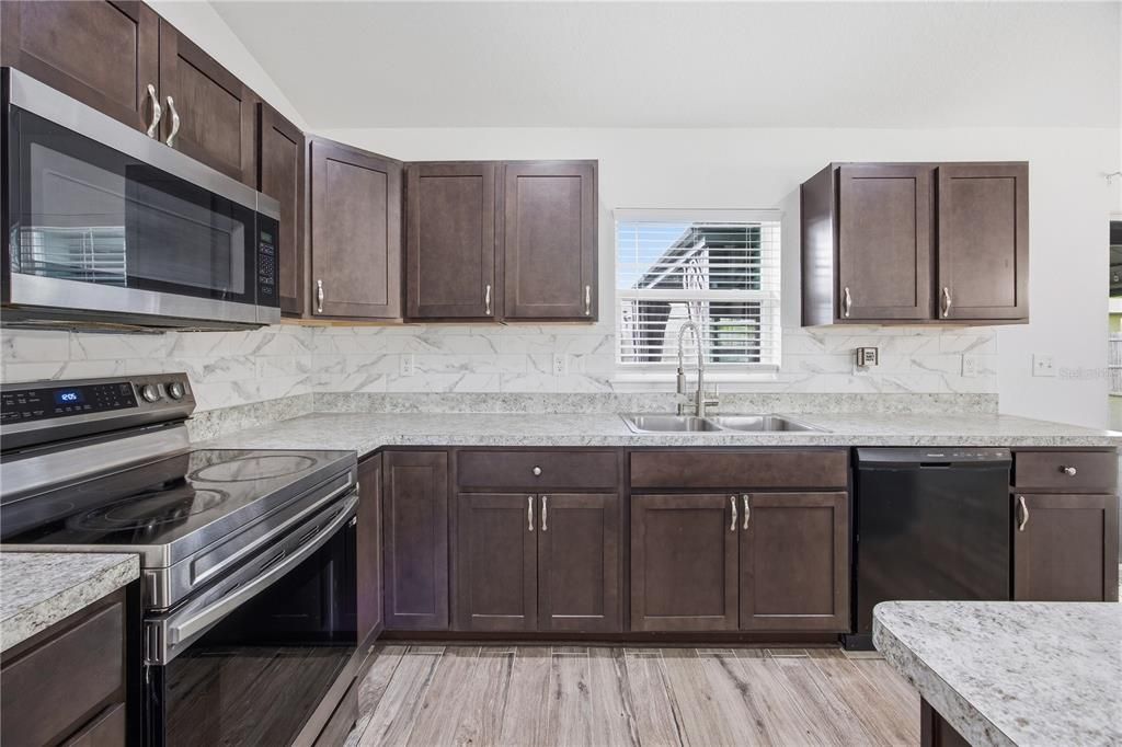 En Venta: $229,900 (3 camas, 2 baños, 1398 Pies cuadrados)