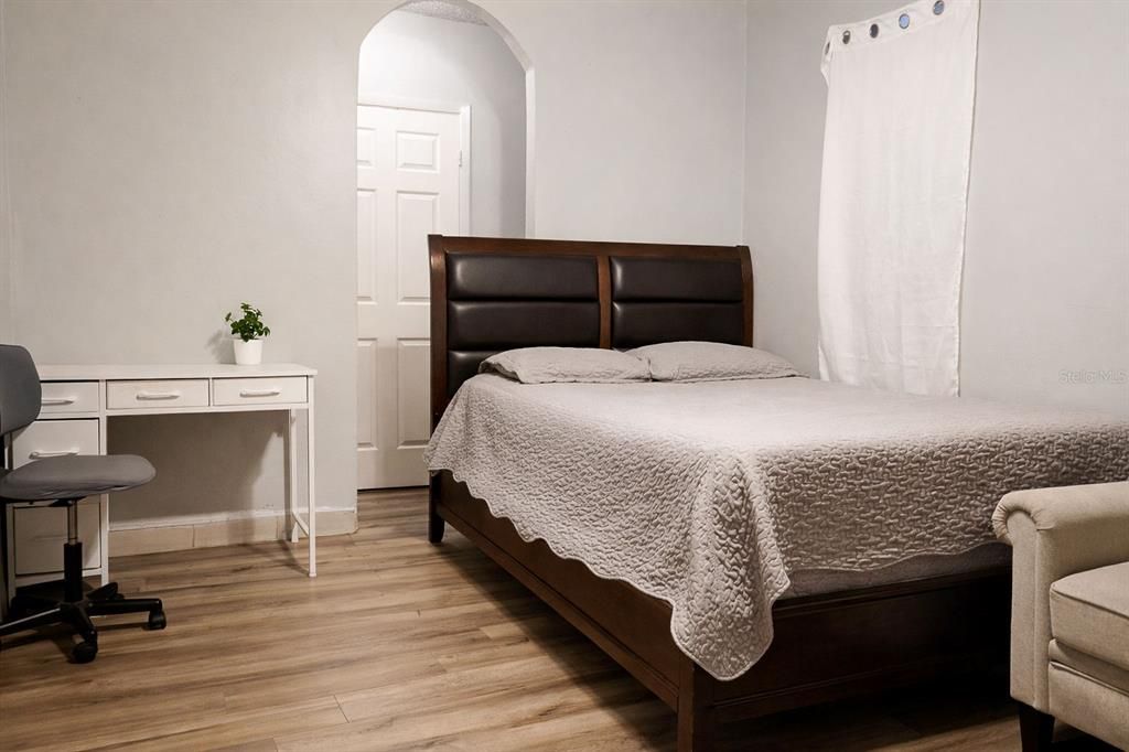 На продажу: $340,000 (4 спален, 1 ванн, 1465 Квадратных фут)