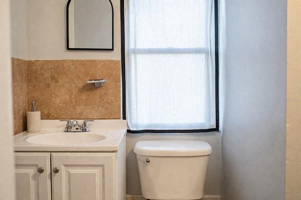 На продажу: $340,000 (4 спален, 1 ванн, 1465 Квадратных фут)