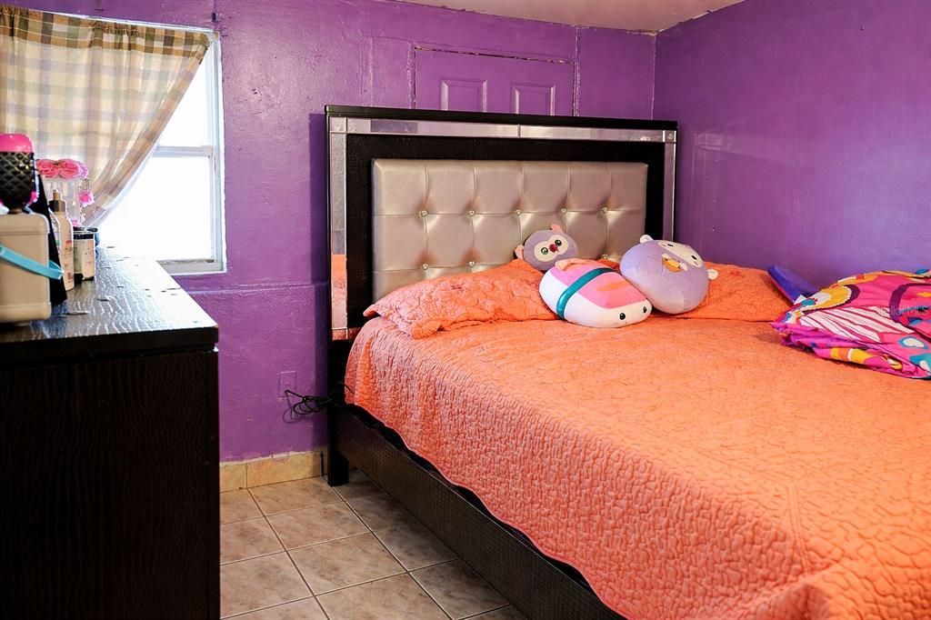 На продажу: $340,000 (4 спален, 1 ванн, 1465 Квадратных фут)