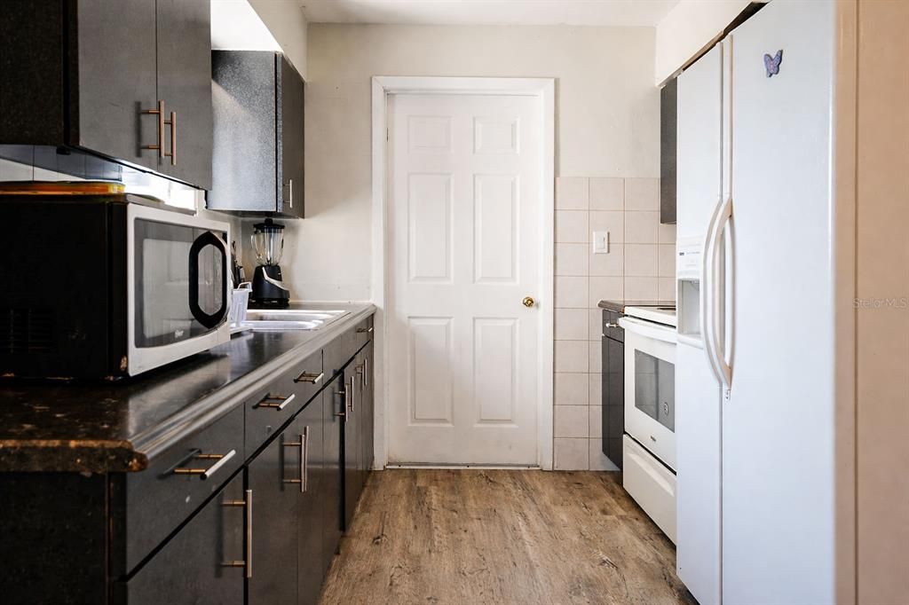 На продажу: $340,000 (4 спален, 1 ванн, 1465 Квадратных фут)