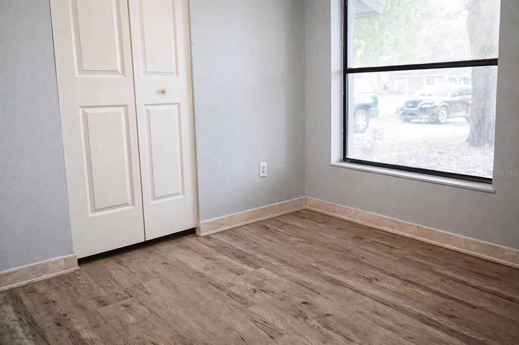 На продажу: $340,000 (4 спален, 1 ванн, 1465 Квадратных фут)