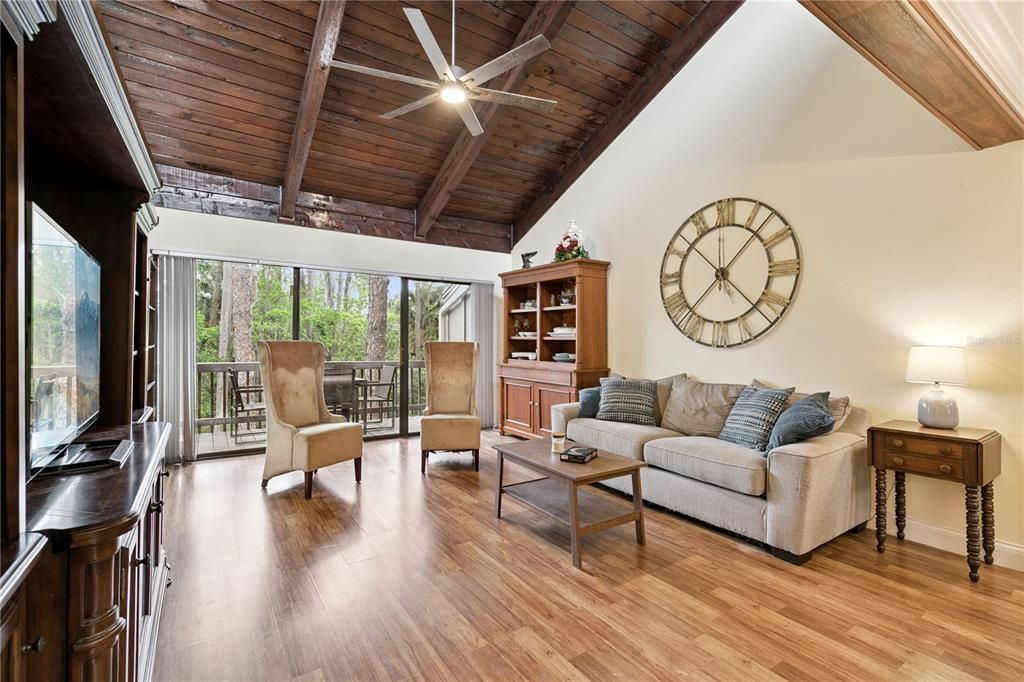 Activo con contrato: $129,900 (2 camas, 2 baños, 1123 Pies cuadrados)