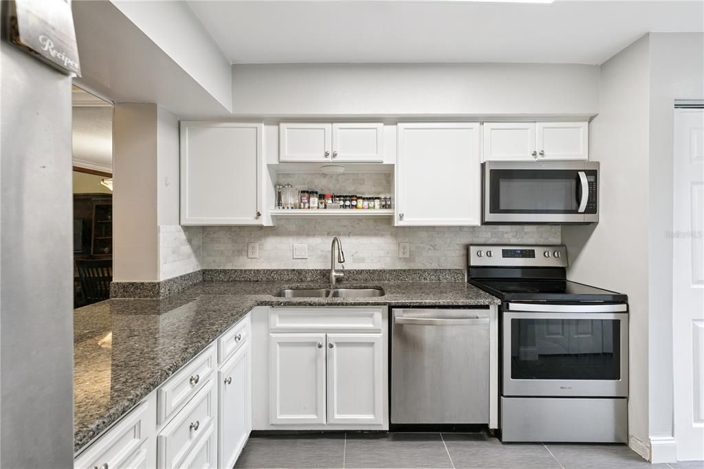 Activo con contrato: $129,900 (2 camas, 2 baños, 1123 Pies cuadrados)