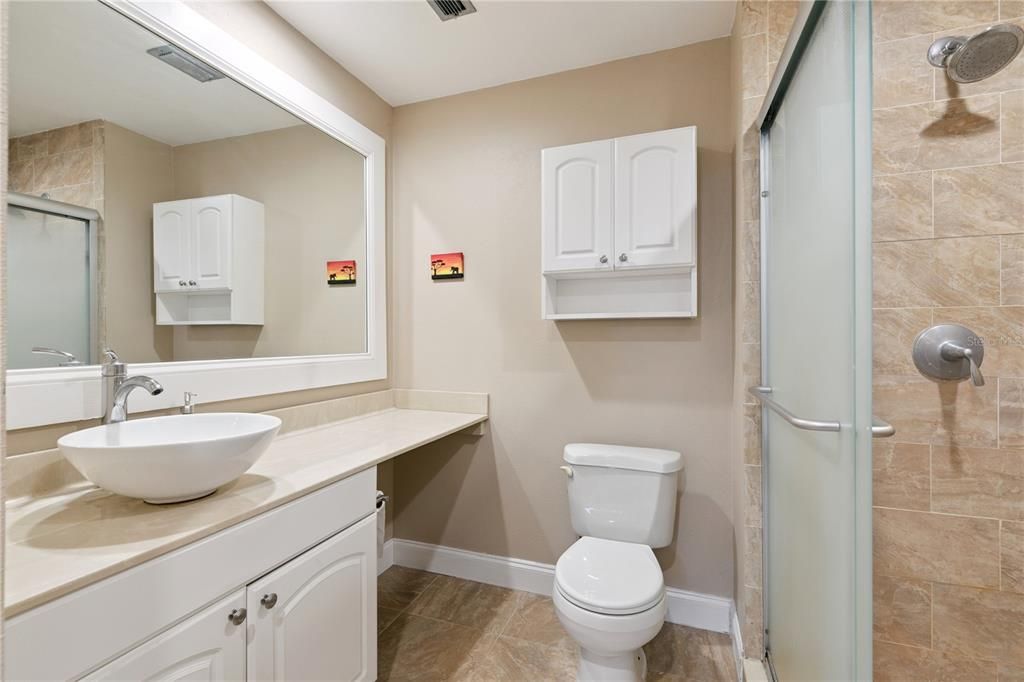 Activo con contrato: $129,900 (2 camas, 2 baños, 1123 Pies cuadrados)