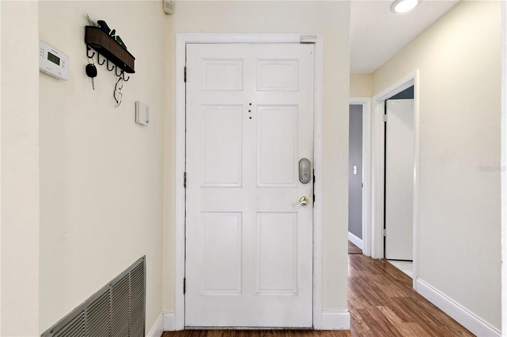 Activo con contrato: $129,900 (2 camas, 2 baños, 1123 Pies cuadrados)