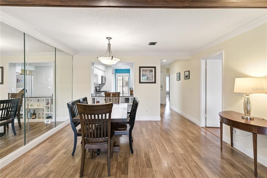 Activo con contrato: $129,900 (2 camas, 2 baños, 1123 Pies cuadrados)