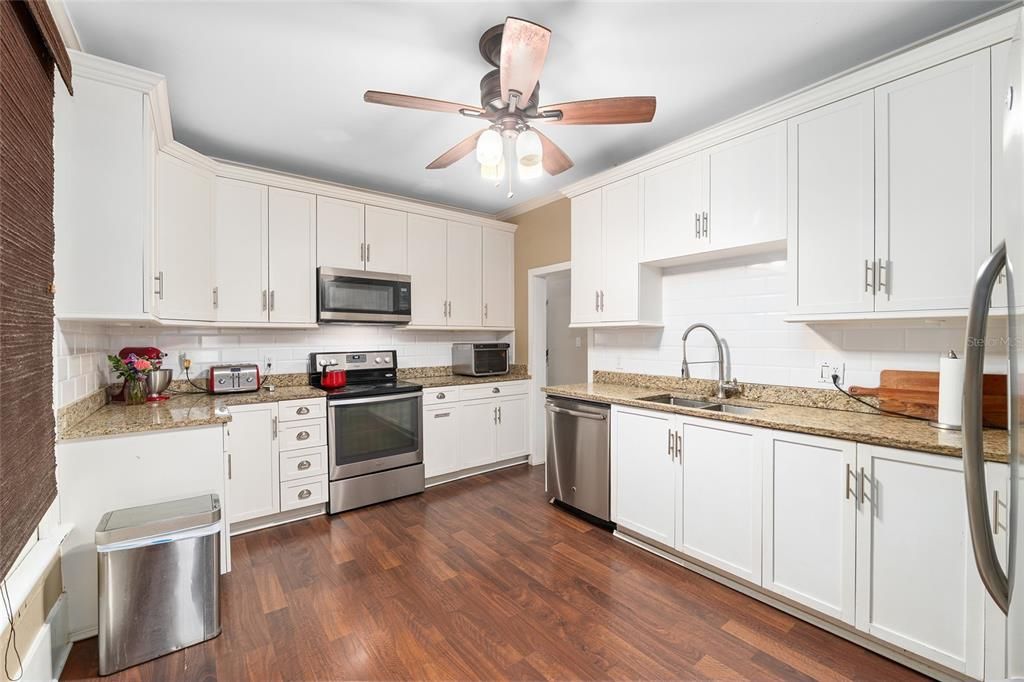 На продажу: $424,900 (4 спален, 2 ванн, 2032 Квадратных фут)