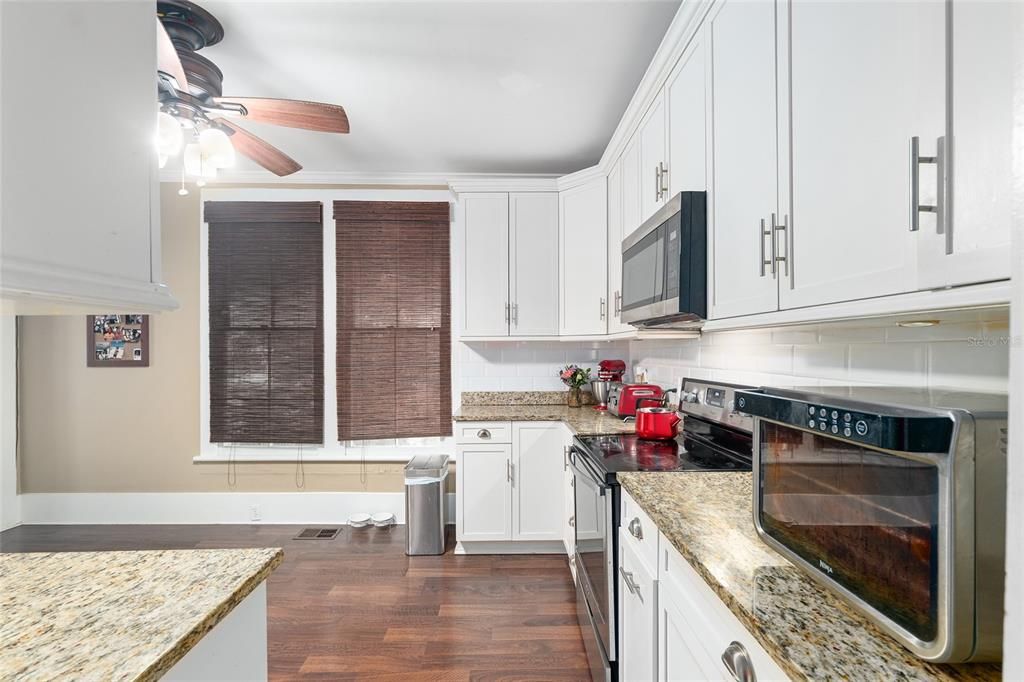 На продажу: $424,900 (4 спален, 2 ванн, 2032 Квадратных фут)