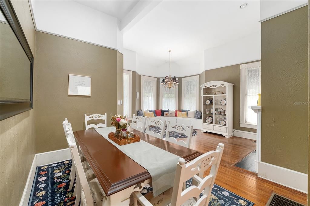 На продажу: $424,900 (4 спален, 2 ванн, 2032 Квадратных фут)