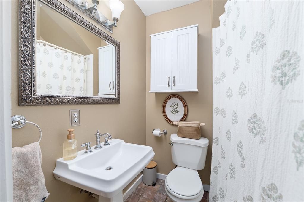 На продажу: $424,900 (4 спален, 2 ванн, 2032 Квадратных фут)