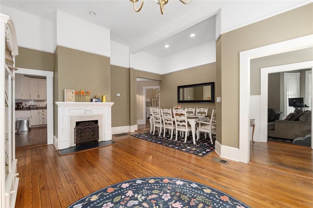 На продажу: $424,900 (4 спален, 2 ванн, 2032 Квадратных фут)