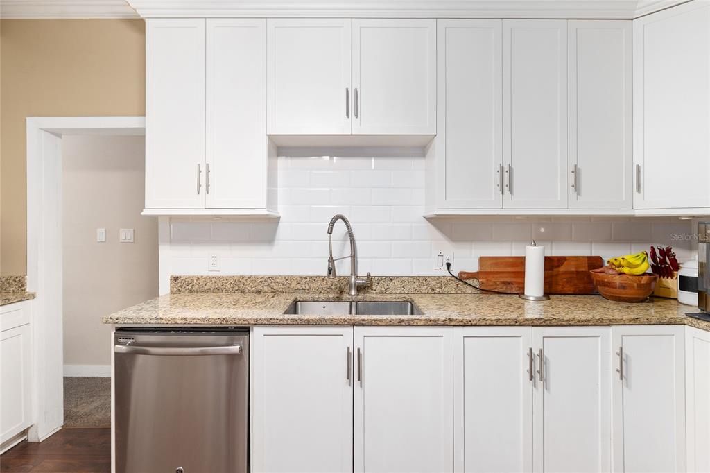 На продажу: $424,900 (4 спален, 2 ванн, 2032 Квадратных фут)