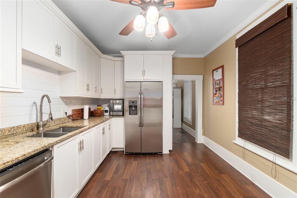 На продажу: $424,900 (4 спален, 2 ванн, 2032 Квадратных фут)