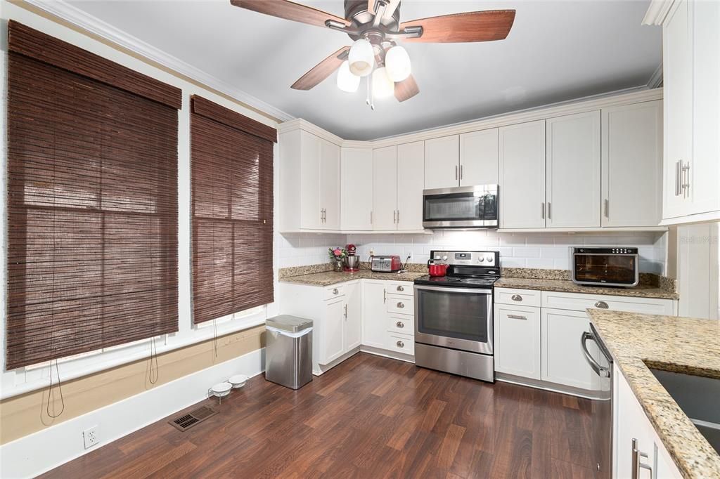 На продажу: $424,900 (4 спален, 2 ванн, 2032 Квадратных фут)