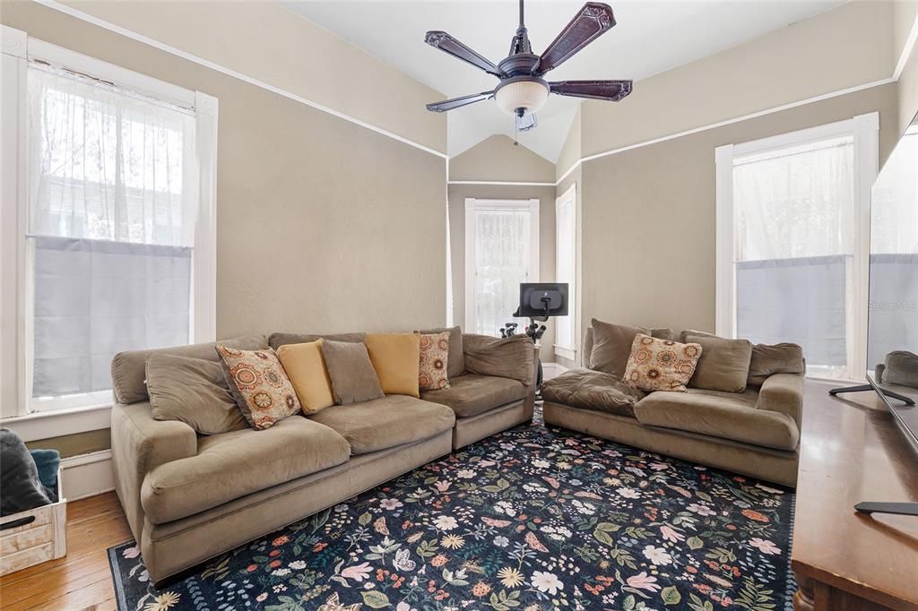 На продажу: $424,900 (4 спален, 2 ванн, 2032 Квадратных фут)