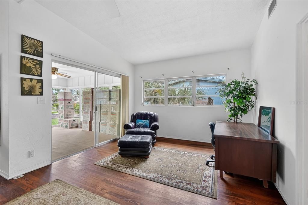 待售: $325,000 (3 贝兹, 1 浴室, 1732 平方英尺)