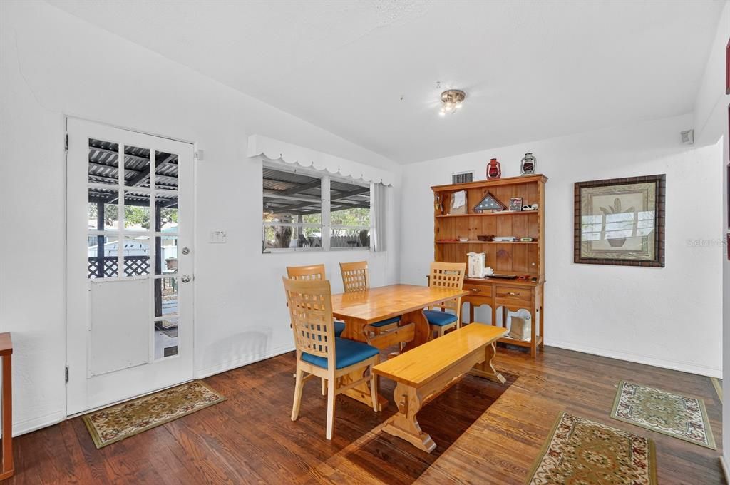 待售: $325,000 (3 贝兹, 1 浴室, 1732 平方英尺)